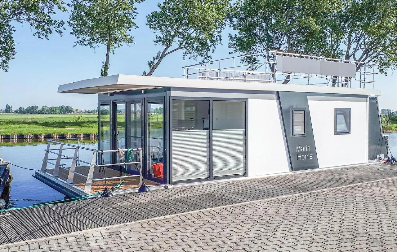 Houseboat Escapade location